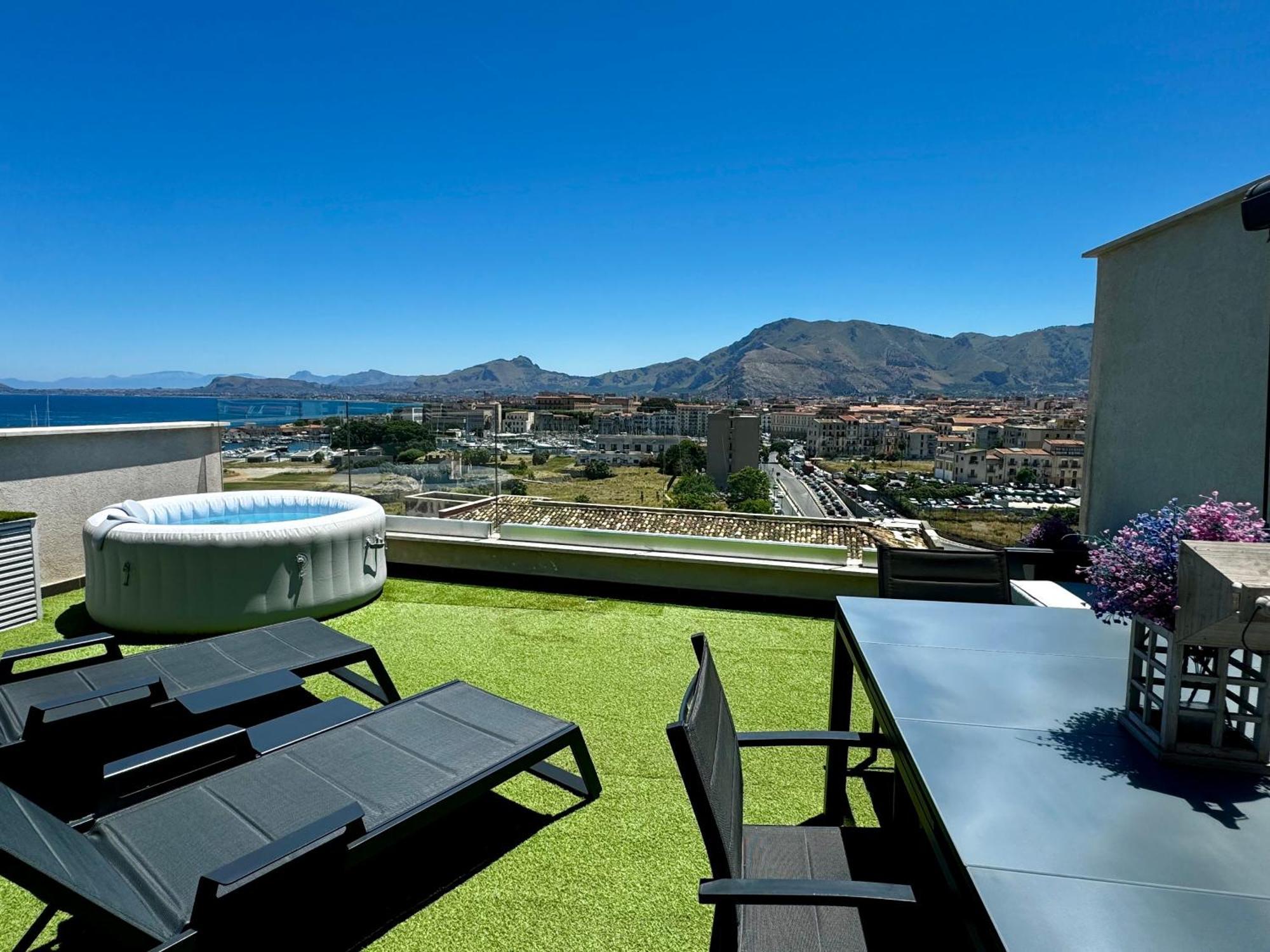 Marina Rooftop View Apartment Palermo